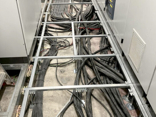 Schaltwartendoppelboden